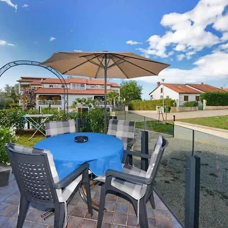 With Pool In Porec-istrien 54580 Apartman