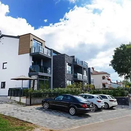 Apartment With Pool In Porec-istrien 54580