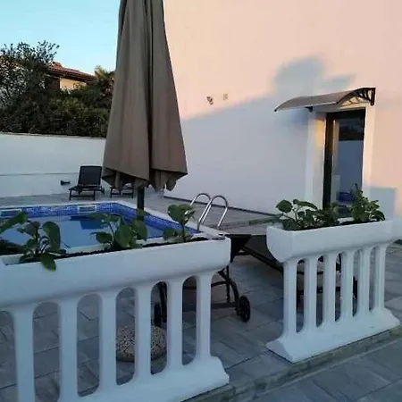 With Pool In Porec-istrien 54580